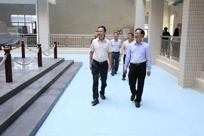 汕尾市政协主席李耿坚莅临我校调研指导工作3_副本.jpg