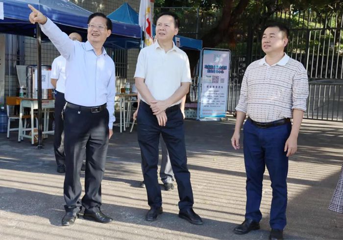 汕尾市政协主席李耿坚莅临我校调研指导工作4_副本_副本.jpg