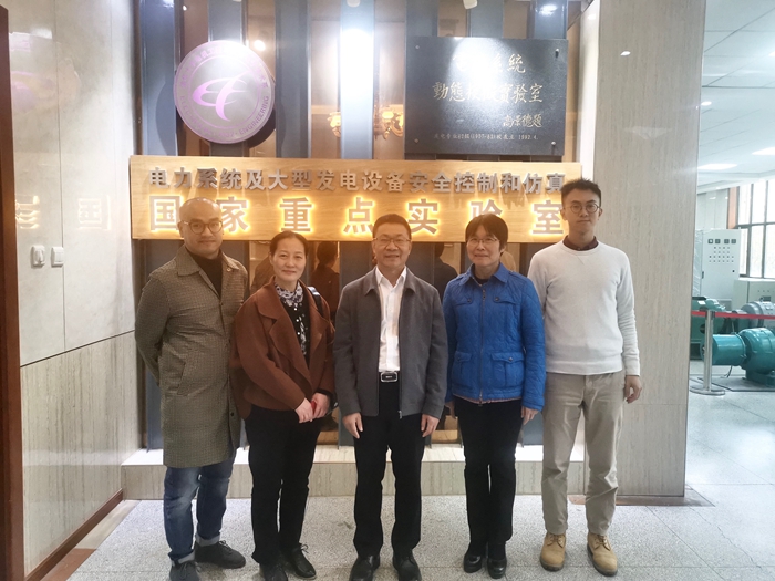 在清华大学参观重点实验室（第三段后）.jpg
